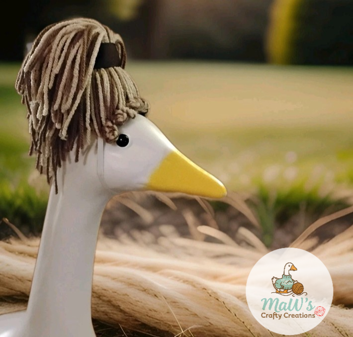 Porch Goose 23-28 inch Messy Bun Highlights